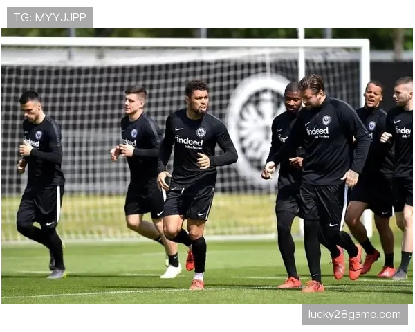 摩纳哥中场福法纳专访：谈在许特尔体系中的角色转换